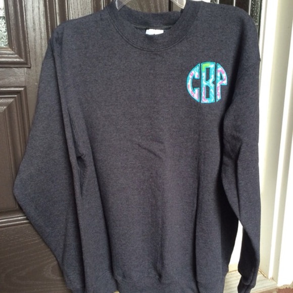 Lilly Pulitzer monogram sweatshirt - Picture 1 of 2