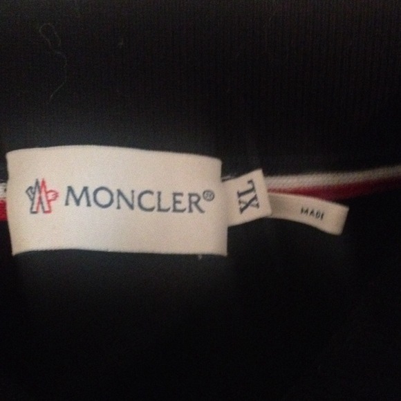 Black moncler shirt only worn twice good condition - Picture 3 of 3