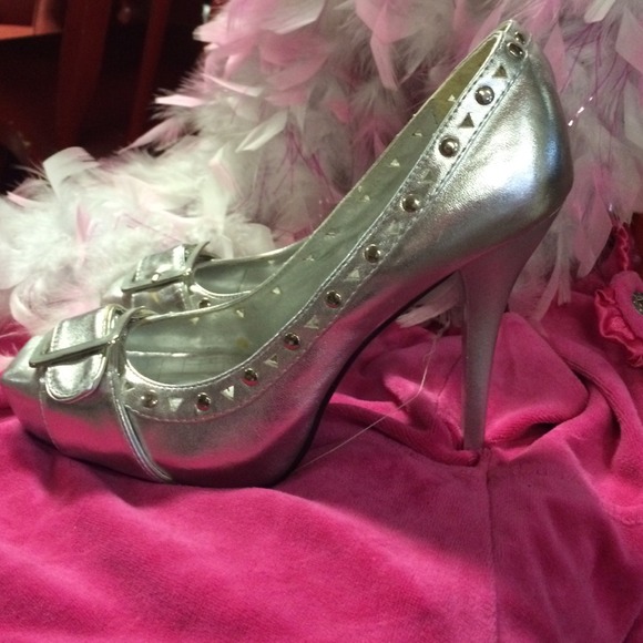 Shoes - Picture 2 of 3