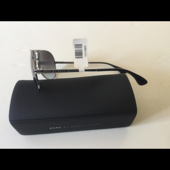 Marc Jacobs Sunnies - Picture 2 of 3