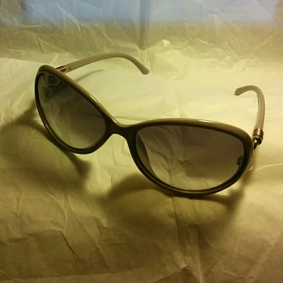 Light brown n gold color sunglasses