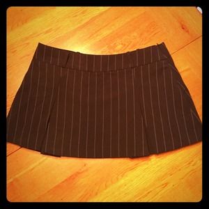 Black pleated mini skirt