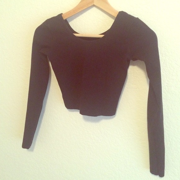 Black Long-Sleeve Crop Top