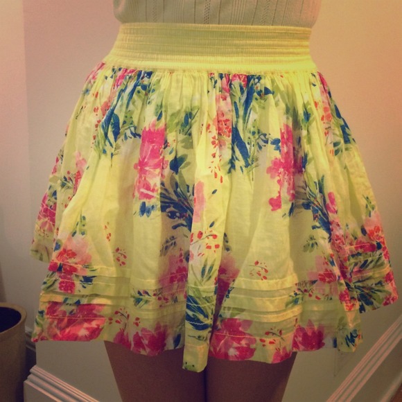 A&F XS 2 layer floral skirt 🌺
