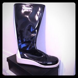 Donald Pliner retro rainboots