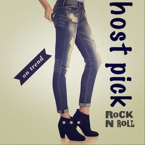 ⭐️HP ⭐️ Destroyed Boyfriend Jeans