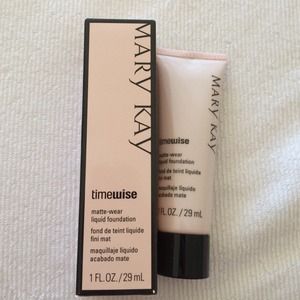 NIB Mary Kay matte wear beige 6 liquid foundation