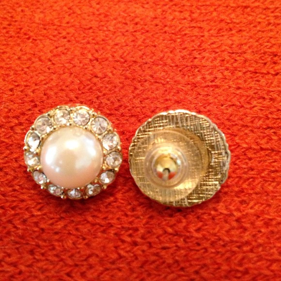 Faux pearl and rhinestone earrings. Classic!! - Picture 2 of 3