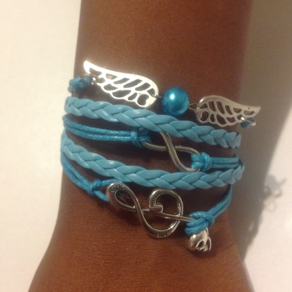 Bracelet (new) 🌟2 avail. (HOLD BOTH FOR guipen..)