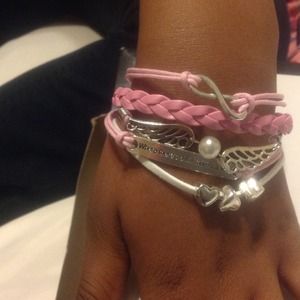 Bracelet NEW 🌟3 available