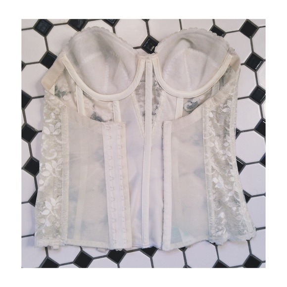 Vintage Lace Corset - Picture 2 of 4