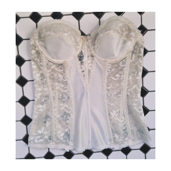 Vintage Lace Corset - Picture 3 of 4