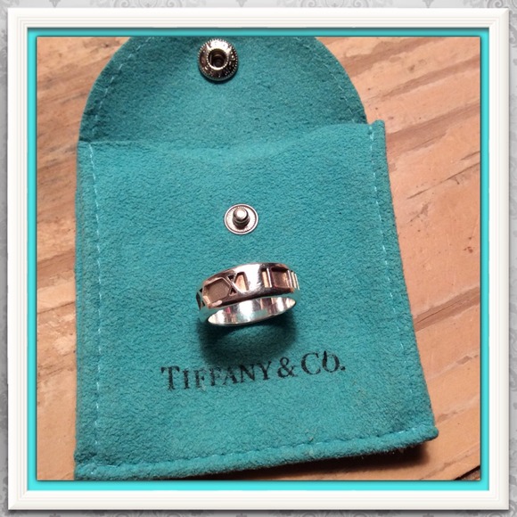 💍Tiffany & Co. atlas Roman Numeral ring💍 - Picture 2 of 4