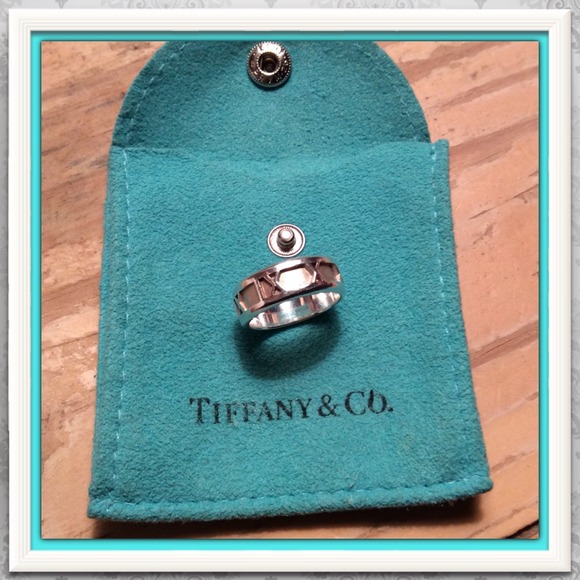 💍Tiffany & Co. atlas Roman Numeral ring💍 - Picture 3 of 4