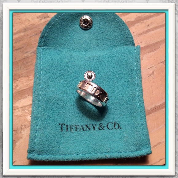💍Tiffany & Co. atlas Roman Numeral ring💍 - Picture 4 of 4