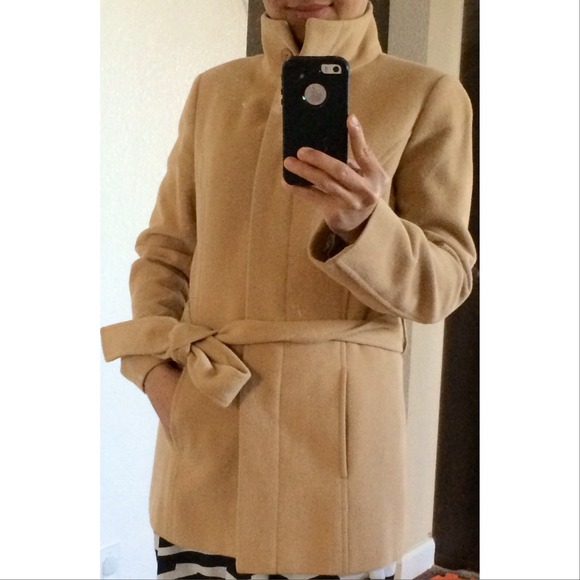 Queens court coat, size 2. - Picture 2 of 3