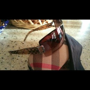 Price cut Burberry  authentic