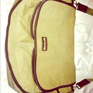 True Religion carry bag LIKE NEW!!!MAKE A OFFER