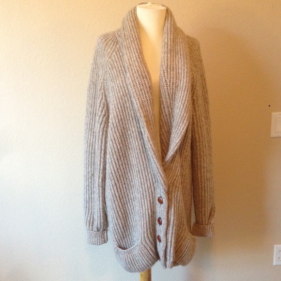 Brandy Melville Outerwear - Oversized slouchy sweater