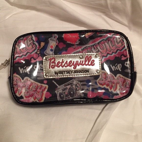 Betsy Johnson makeup case - Picture 1 of 4