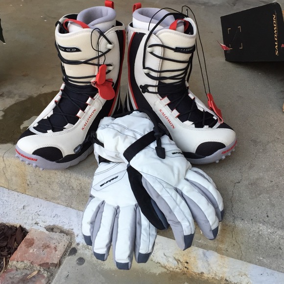 Salomon Snowboarding Boots  and Dakine Snowgloves