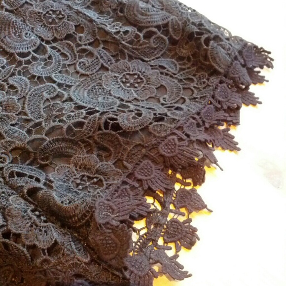 {SOLD} Black lace shorts - Picture 3 of 3
