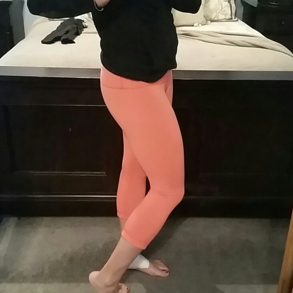 Lululemon Capri pants