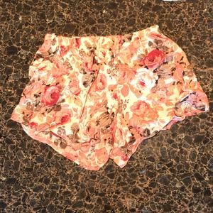 pink and coral floral shorts 💐🌸