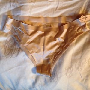 Victoria's Secret Cheeky Seamless panty -NWT