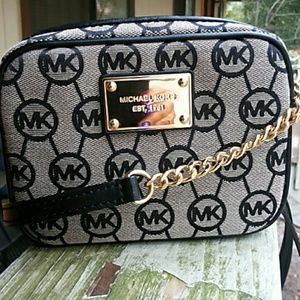 Michael kors signature crossbody bag