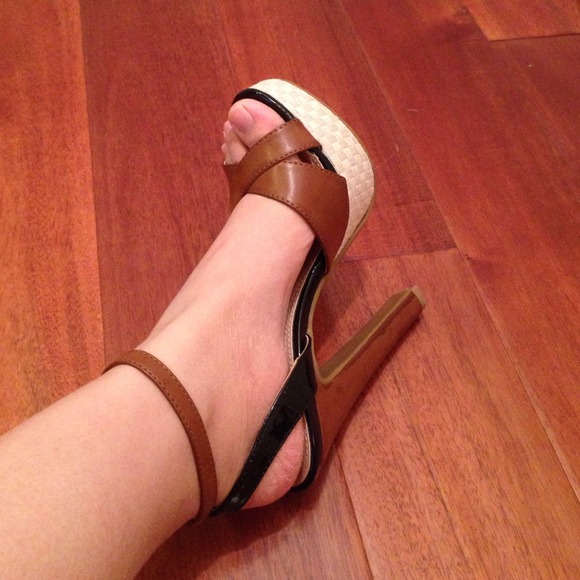 SOLD: Chinese laundry heels - Picture 2 of 4