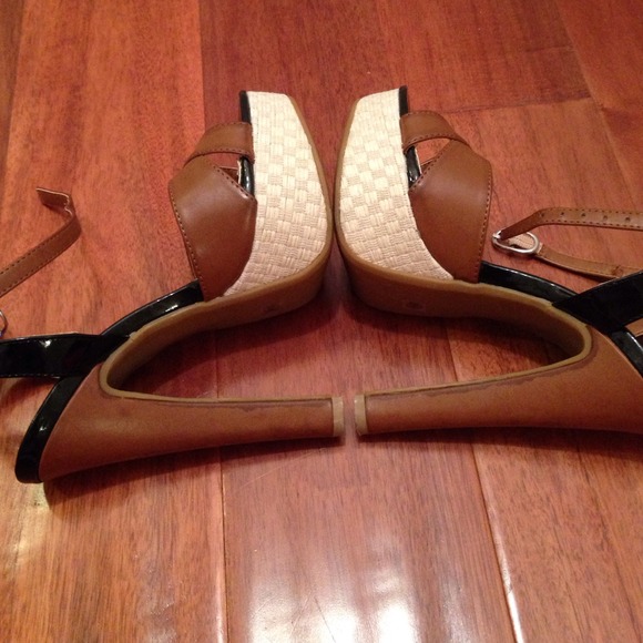 SOLD: Chinese laundry heels - Picture 3 of 4