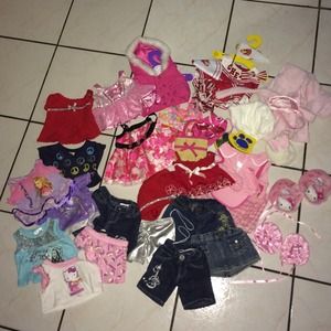SOLD ✖️ Build a Bear clothes w/ closet
