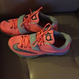 Men's Nike KD 7's 10.5 NEW