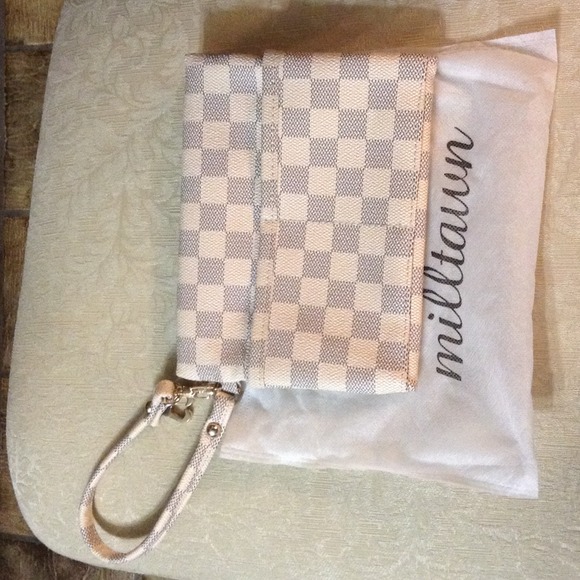 Clutch - Picture 1 of 4