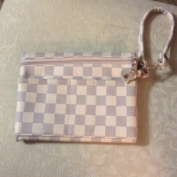 Clutch - Picture 2 of 4