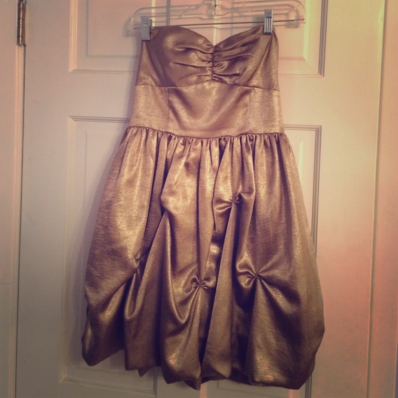 Morgan & Co. Gold strapless party dress size 4