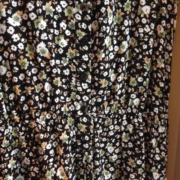 Floral Ditsy Print Romper ✨ - Picture 3 of 3