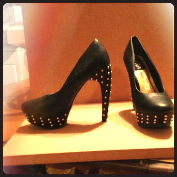 Black pumps with gold studs