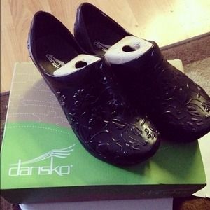 Black detailed Danskos