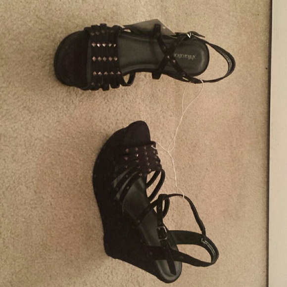 Black strappy open toe wedges