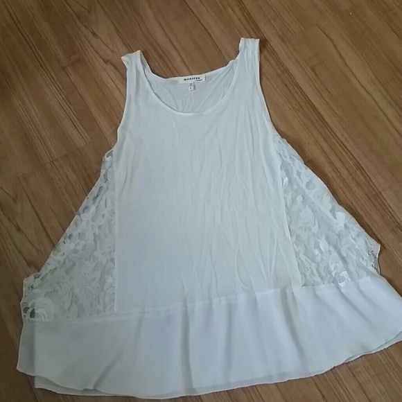 Monteau Tops - Dressy tank open lace on sides 🐞🐝🐞🐝