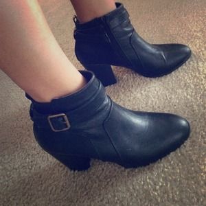Report black booties / boots with buckle detail 🌻
