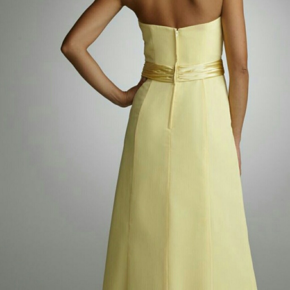 Elegant Evening Gown - Picture 2 of 4