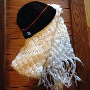 Sale | Super soft white knit scarf