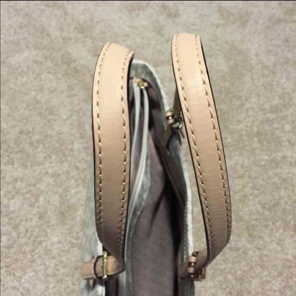 ❌❌Sold: Authentic MK Jet Set PVC Monogram Tote❌❌ - Picture 4 of 4