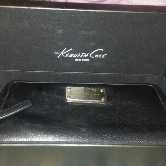 Kenneth Cole wallet with box
