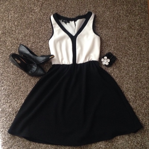 Dress - Picture 1 of 4