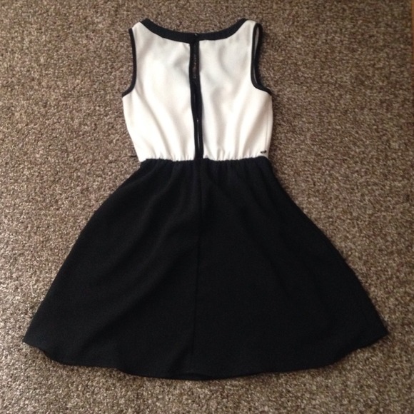 Dress - Picture 2 of 4