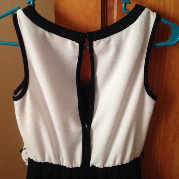 Dress - Picture 3 of 4